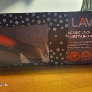 Lava Hairstyling Iron - Black and Red